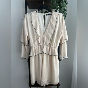 Women's Zara ivory/black trim ruffled shorts Romper‎ size medium.